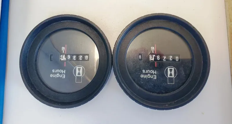 Slide: The Image of Engine hourmeters - 42