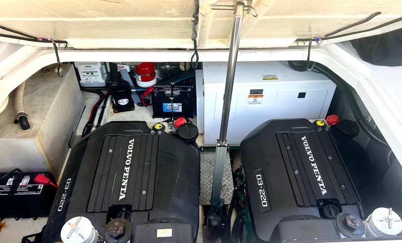 Slide: The Image of Regal 35 Sport Coupe 2017 - 39