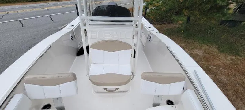 Slide: The Image of 2021 Robalo R200 boat interior with white and beige seating. - 27