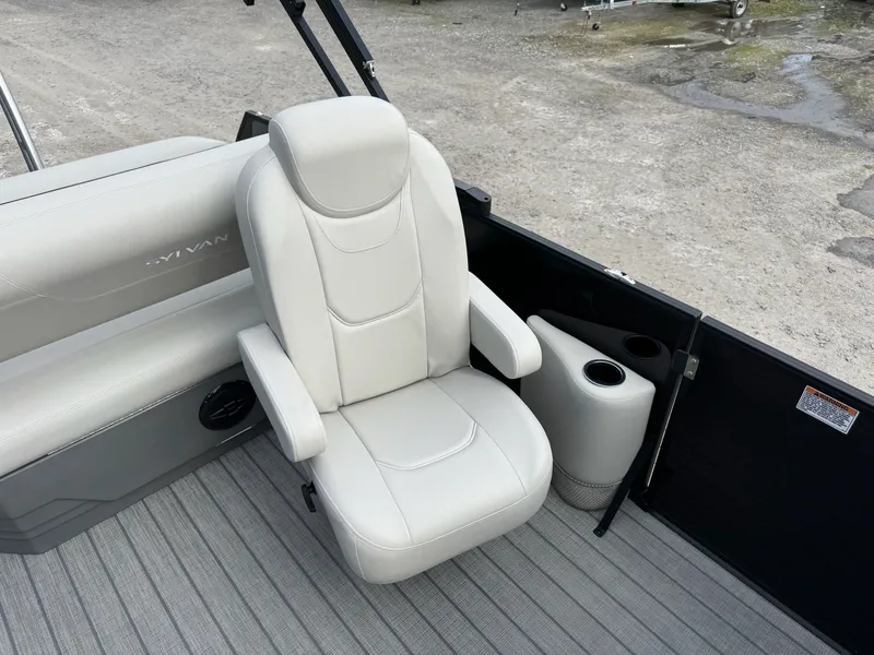 Slide: The Image of Sylvan 8520 CLZ DH 2025 boat seat with armrests and cup holder. - 23