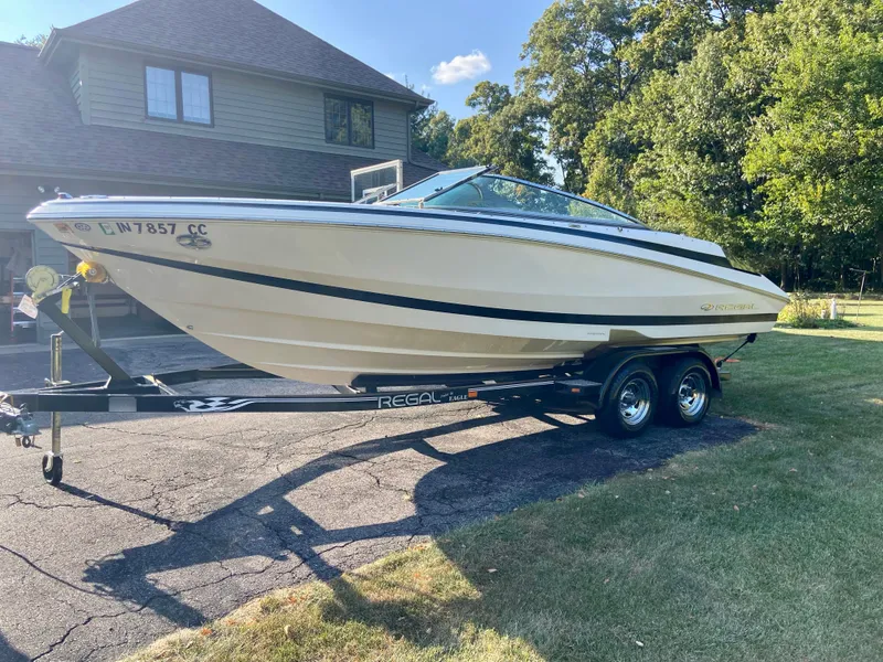 The Image of Regal 2200 Bowrider 2005 - 0