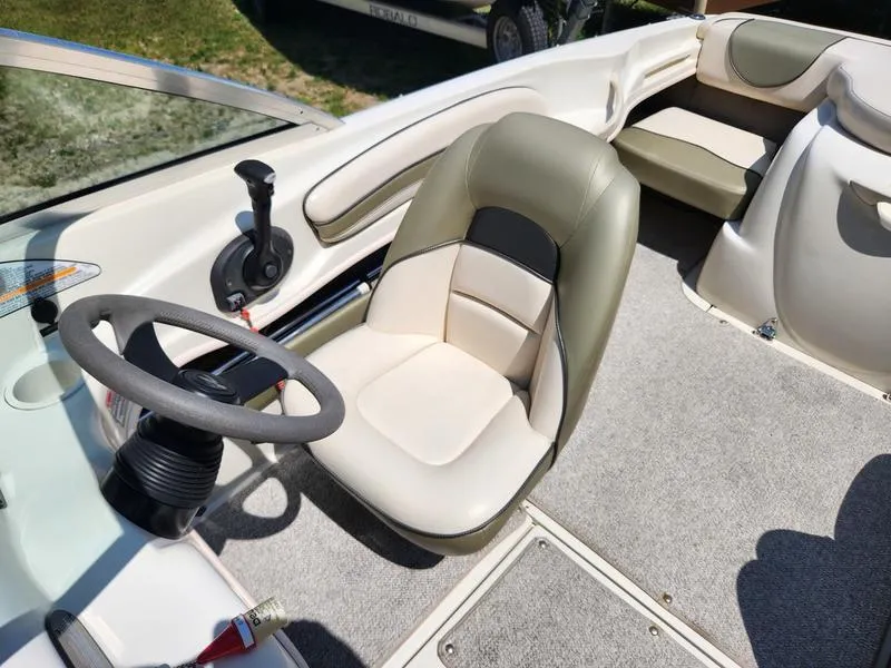 Slide: The Image of Sea Ray 185 Sport 2004 - 17