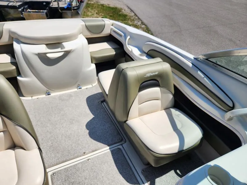 Slide: The Image of Sea Ray 185 Sport 2004 - 25