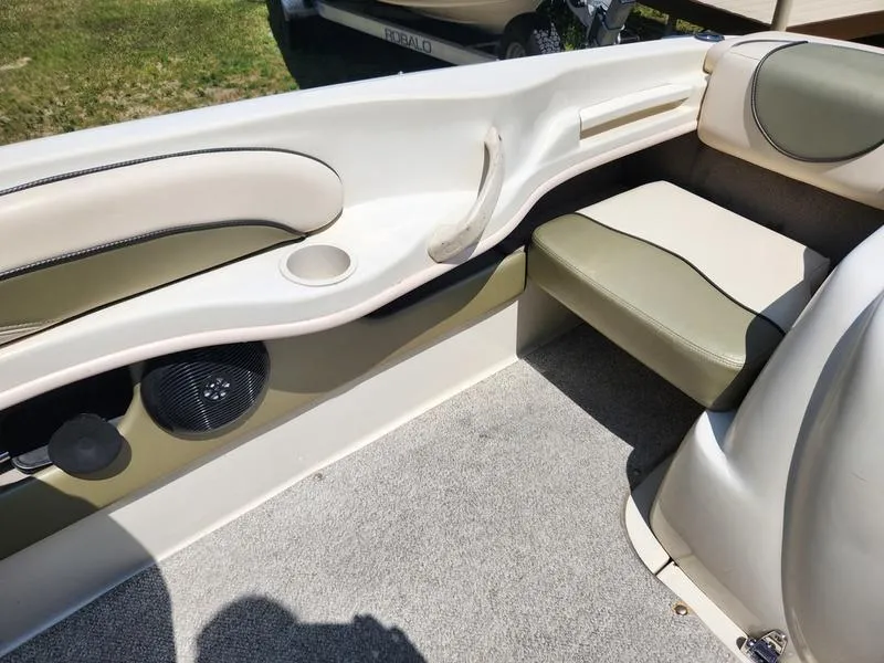 Slide: The Image of Sea Ray 185 Sport 2004 - 26