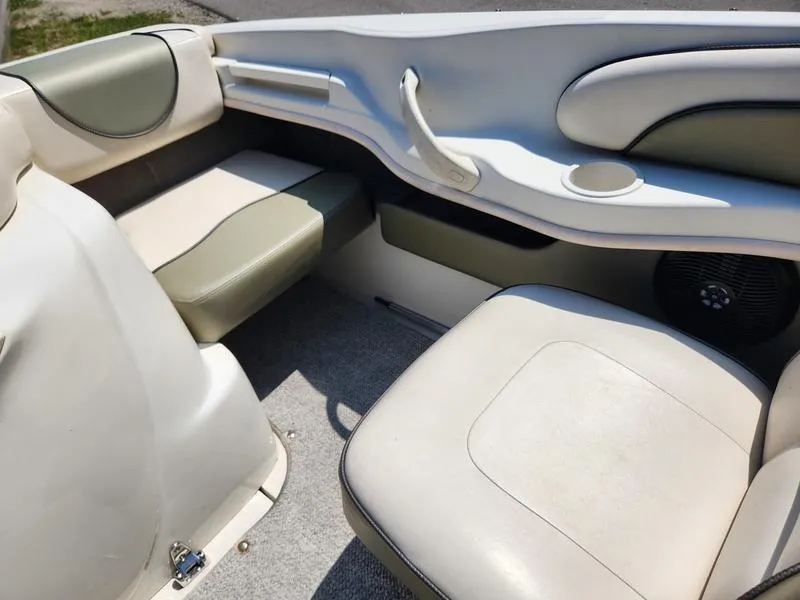 Slide: The Image of Sea Ray 185 Sport 2004 - 28