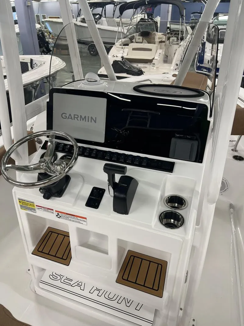 Slide: The Image of Sea Hunt Ultra 219 2025 - 9