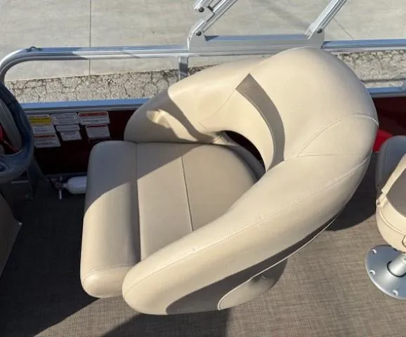 Slide: The Image of 2023 Sun Tracker Bass Buggy 18 DLX beige captain's chair on deck. - 16