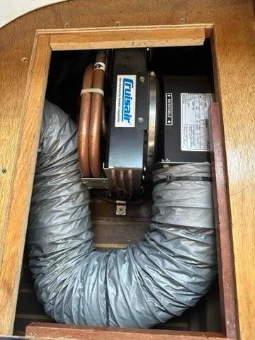 Slide: The Image of Cruisair air conditioning unit in 1986 C. Raymond Hunt Design Yacht. - 21