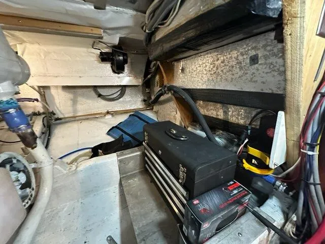 Slide: The Image of Custom C. Raymond Hunt Design Yacht 1986 - 58