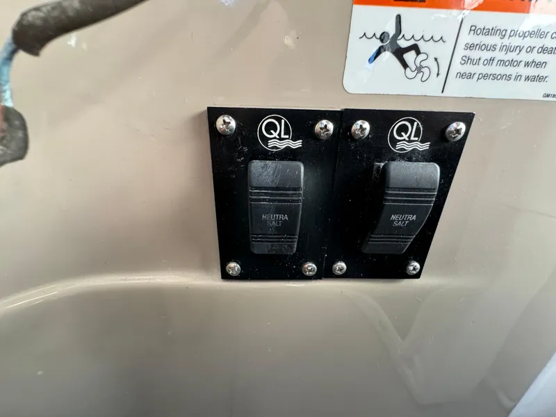 Slide: The Image of Control panel on a 2007 Four Winns 318 Vista boat with QL switches. - 23