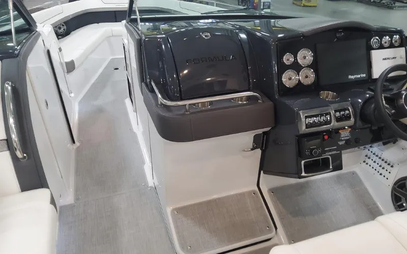 Slide: The Image of Formula 350 CBR 2025 - 106