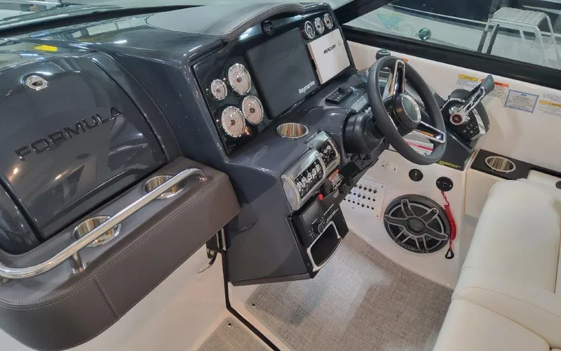 Slide: The Image of Formula 350 CBR 2025 - 85