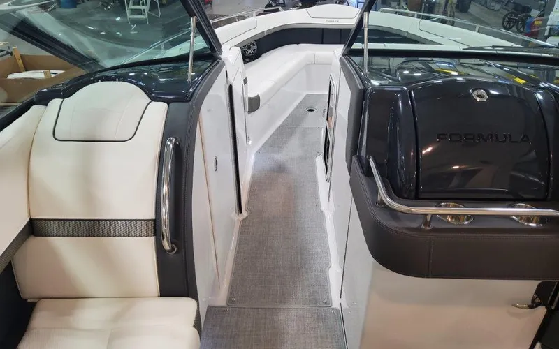 Slide: The Image of Formula 350 CBR 2025 - 87