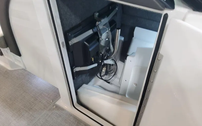 Slide: The Image of Formula 350 CBR 2025 - 89