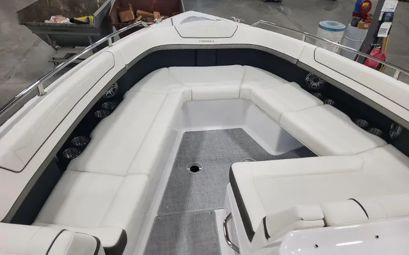 Slide: The Image of Formula 350 CBR 2025 - 91