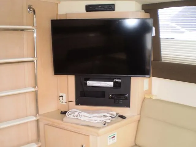 Slide: The Image of Carver Yachts 350 Mariner 1999 - 17