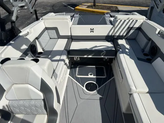 Slide: The Image of Heyday Wake Boats H22 2024 - 11