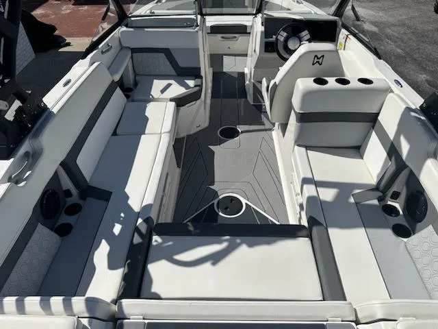 Slide: The Image of Heyday Wake Boats H22 2024 - 8