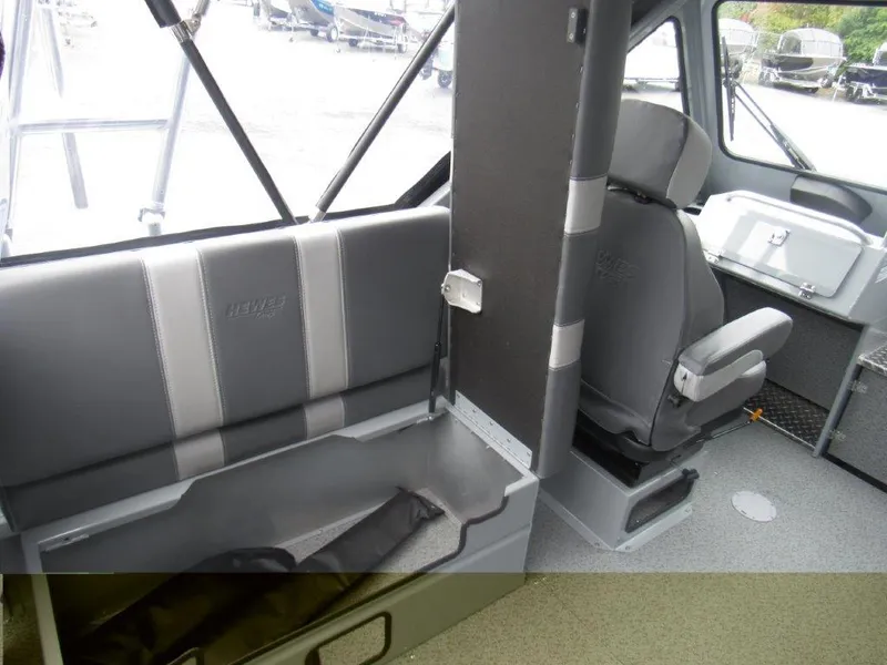 Slide: The Image of Hewescraft 210 Sea Runner ET 2025 - 16