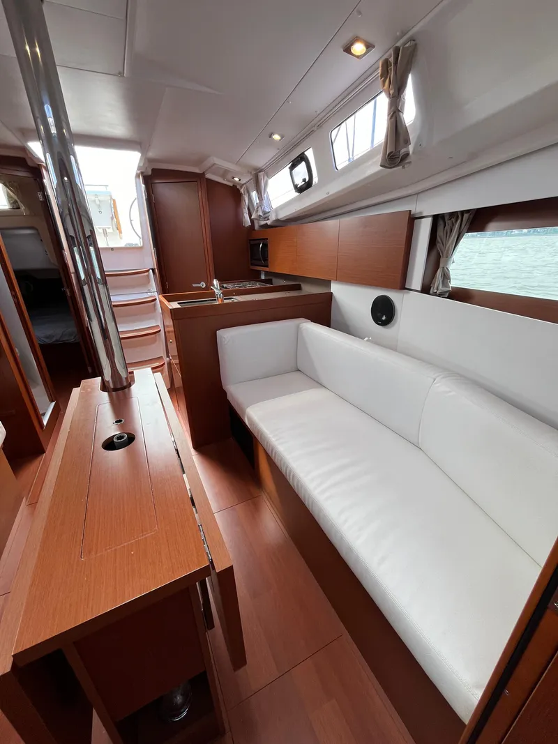 Slide: The Image of Beneteau Oceanis 35.1 2018 - 53