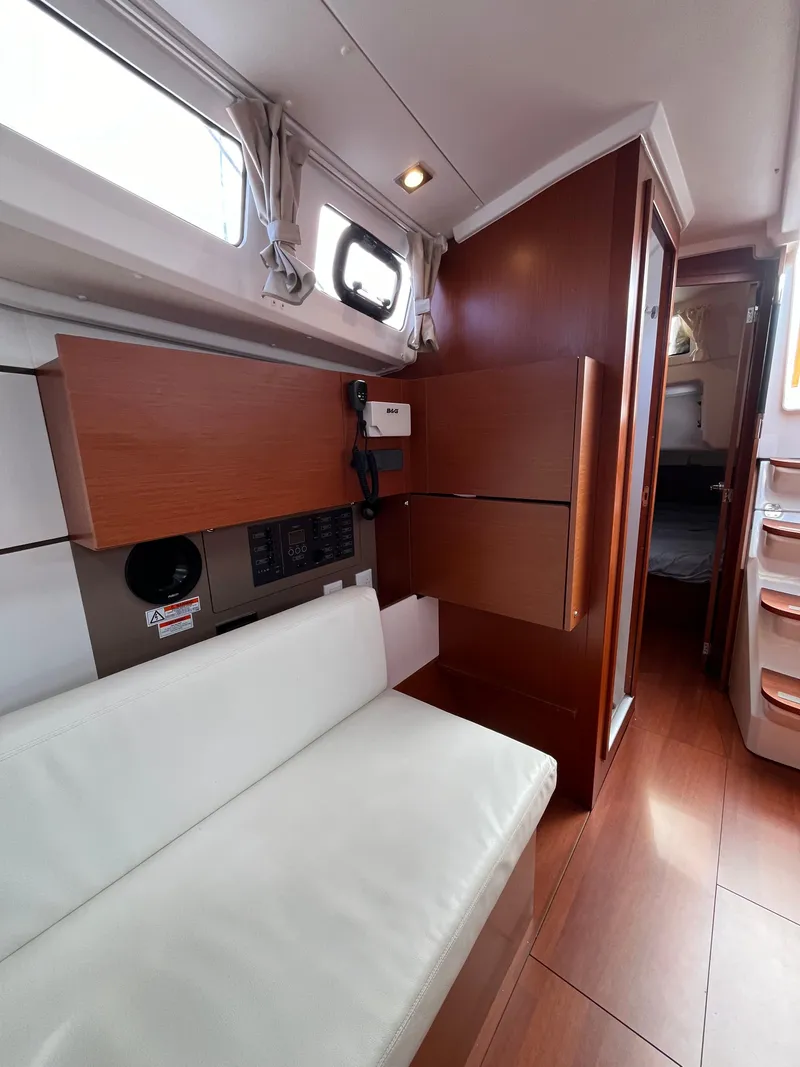 Slide: The Image of Beneteau Oceanis 35.1 2018 - 56