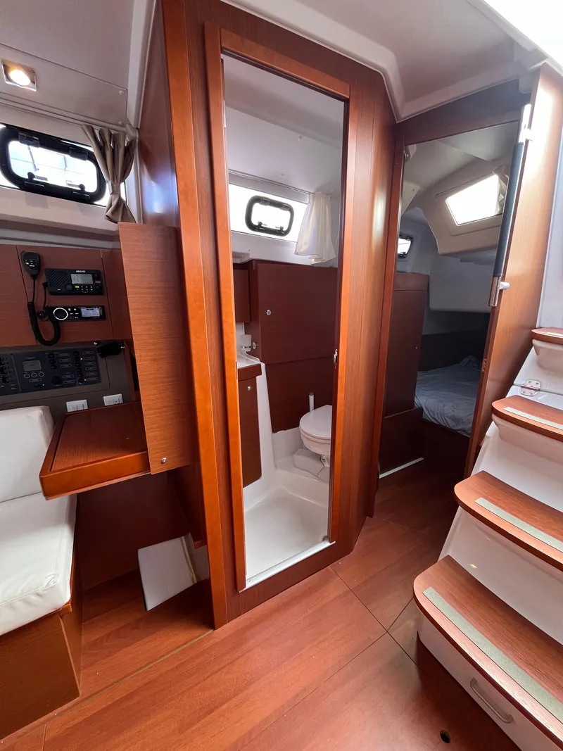 Slide: The Image of Beneteau Oceanis 35.1 2018 - 61