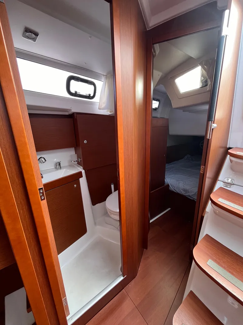 Slide: The Image of Beneteau Oceanis 35.1 2018 - 63