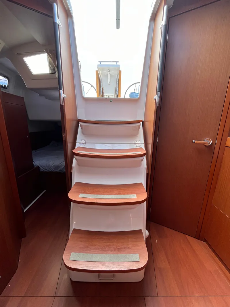 Slide: The Image of Beneteau Oceanis 35.1 2018 - 66