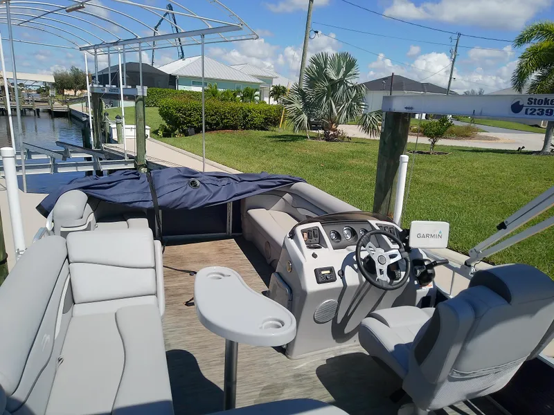 Slide: The Image of 2020 Bennington SV 20 SLV pontoon boat interior with seating and steering console. - 13