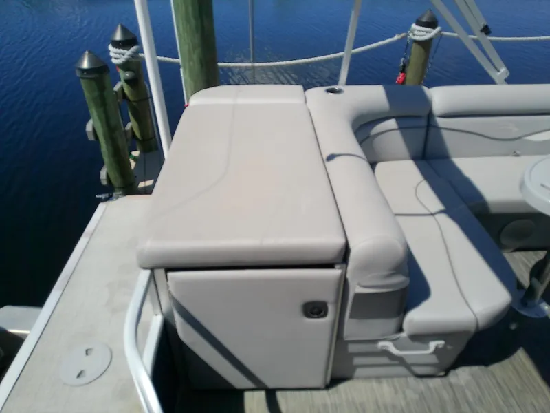 Slide: The Image of Bennington SV 20 SLV 2020 pontoon boat with beige seating and dock view. - 14