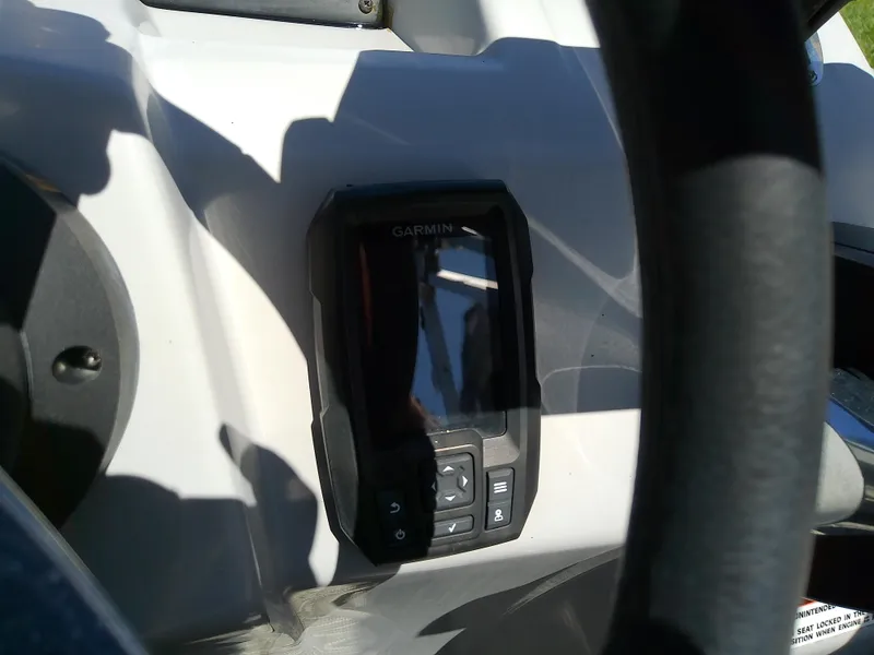 Slide: The Image of Garmin device on 2020 Bennington SV 20 SLV boat dashboard. - 24