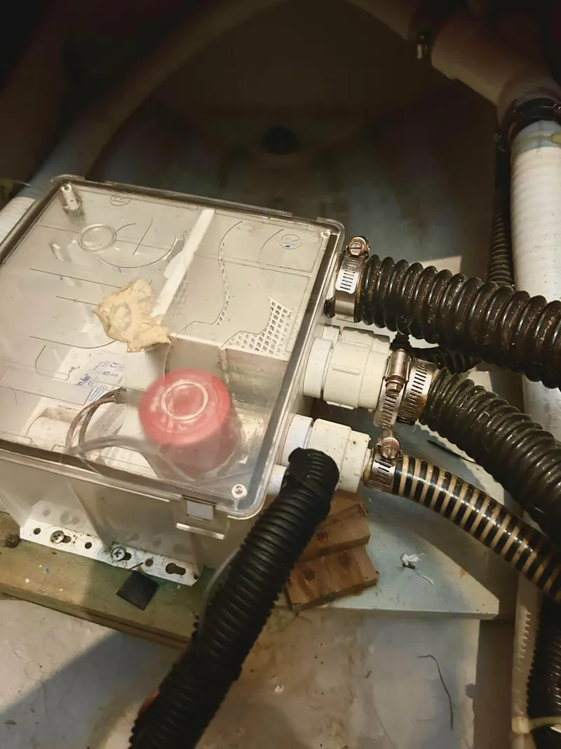 Slide: The Image of Electrical junction box with cables in a 1999 Carver Voyager 370 boat. - 28
