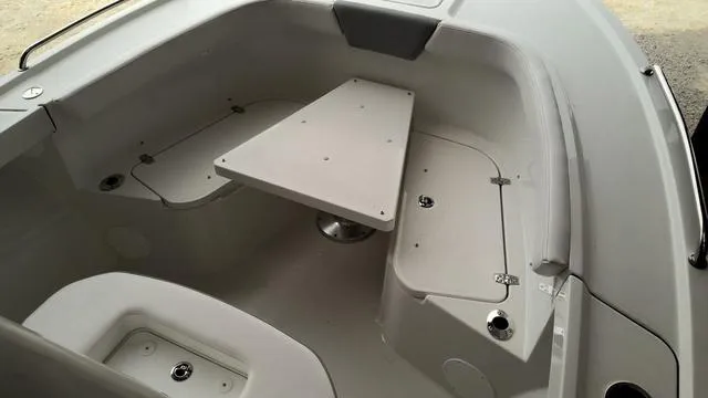 Slide: The Image of Parker Marine 2200 Center Console 2025 - 13