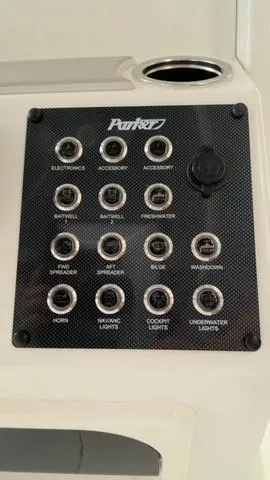 Slide: The Image of Parker Marine 2200 Center Console 2025 - 9
