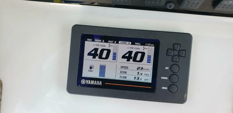 Slide: The Image of Yamaha boat display showing speed, fuel economy, and flow on a 2020 Sea Hunt Gamefish 25. - 17