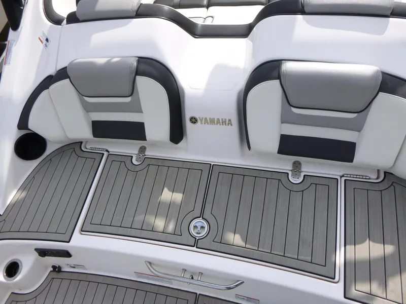 Slide: The Image of 2021 Yamaha Boats 212S interior with gray seating and deck. - 10