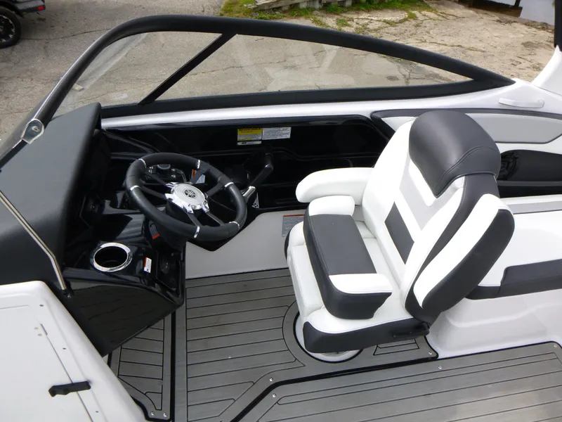 Slide: The Image of 2021 Yamaha Boats 212S cockpit with steering wheel and captain's chair. - 16
