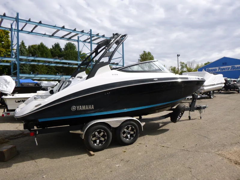 Slide: The Image of 2021 Yamaha Boats 212S on trailer in outdoor lot. - 9