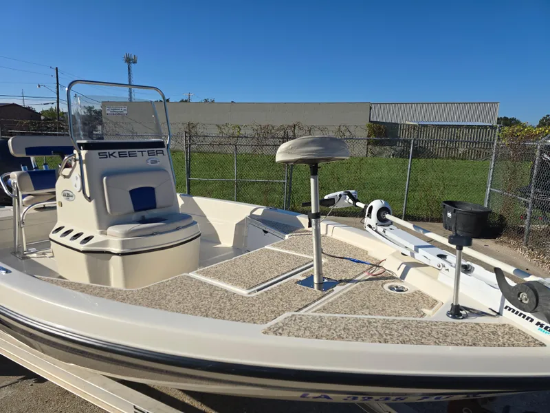 Slide: The Image of 2009 Skeeter ZX 20 Bay boat with fishing equipment on deck. - 11