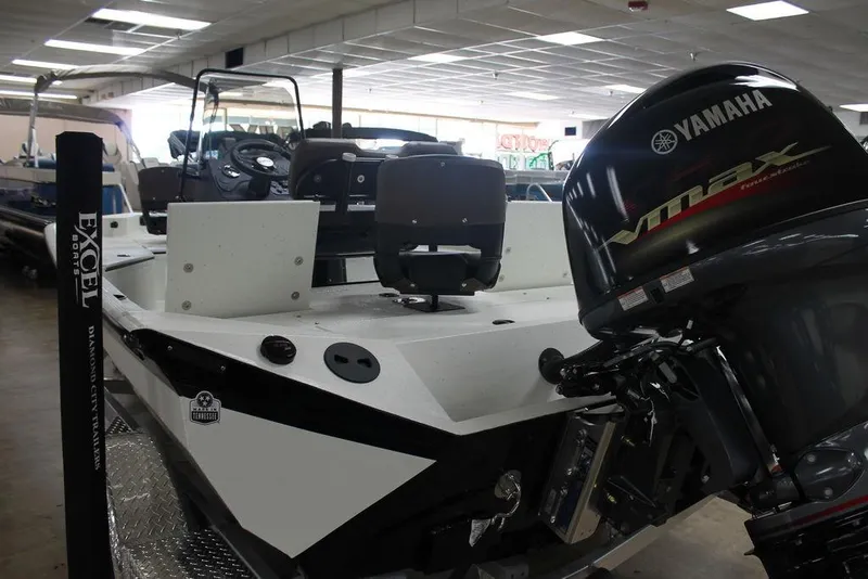 Slide: The Image of 2025 Excel Bay Pro Elite 183 boat with Yamaha VMAX engine in showroom. - 5