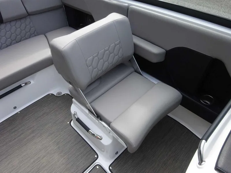 Slide: The Image of Four Winns H2 Sterndrive 2023 - 11