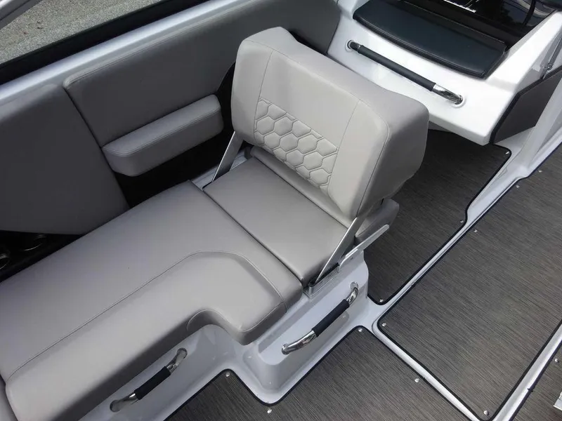 Slide: The Image of Four Winns H2 Sterndrive 2023 - 13