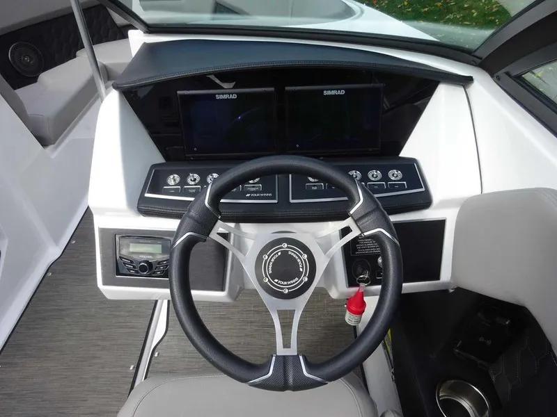 Slide: The Image of Four Winns H2 Sterndrive 2023 - 15