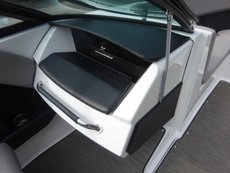 Slide: The Image of Four Winns H2 Sterndrive 2023 - 18