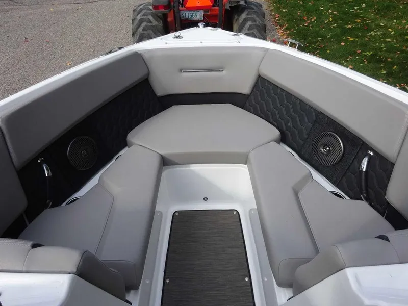 Slide: The Image of Four Winns H2 Sterndrive 2023 - 19