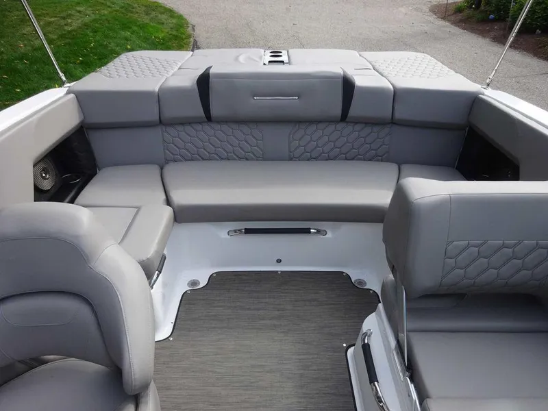 Slide: The Image of Four Winns H2 Sterndrive 2023 - 20