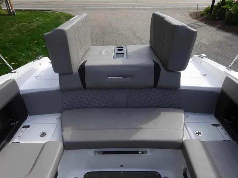 Slide: The Image of Four Winns H2 Sterndrive 2023 - 21