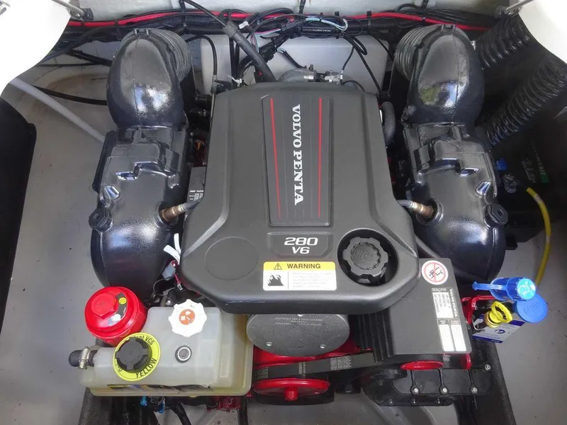 Slide: The Image of Four Winns H2 Sterndrive 2023 - 22