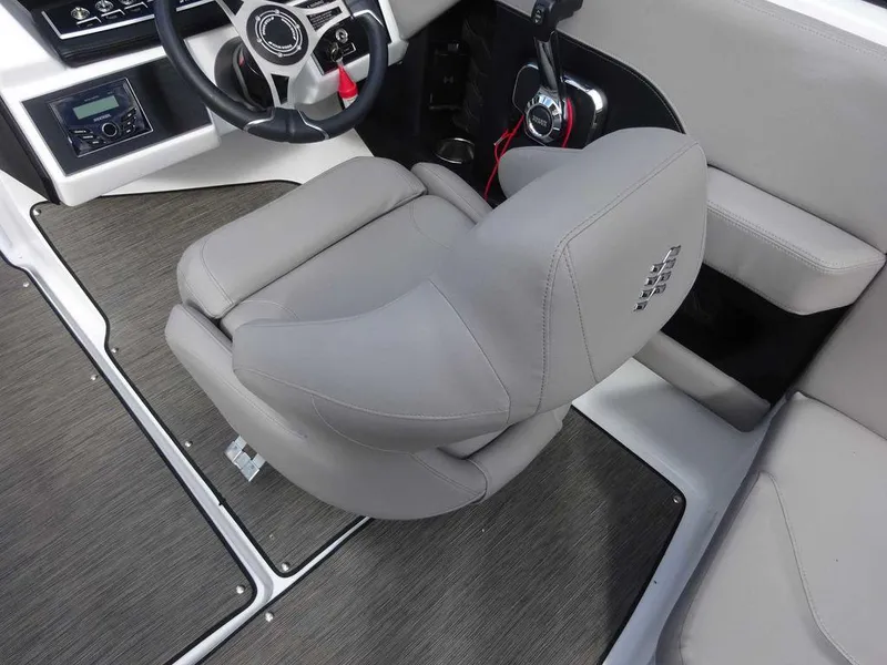 Slide: The Image of Four Winns H2 Sterndrive 2023 - 7