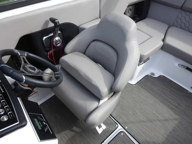 Slide: The Image of Four Winns H2 Sterndrive 2023 - 9